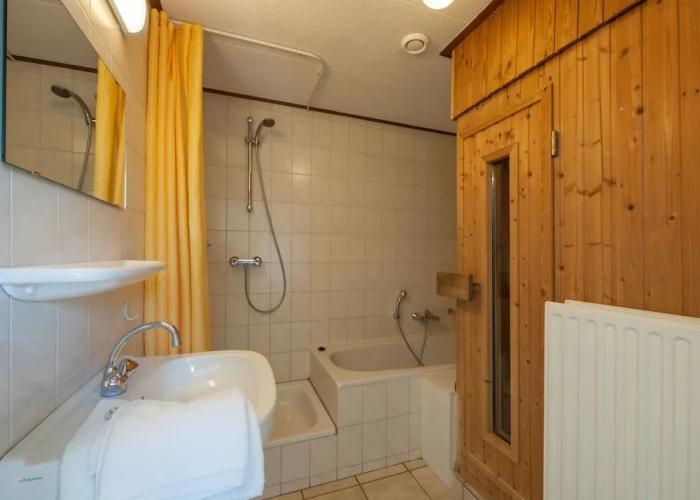 Detached Bungalow, in a Holiday Park Within Walking Distance of the Beach
