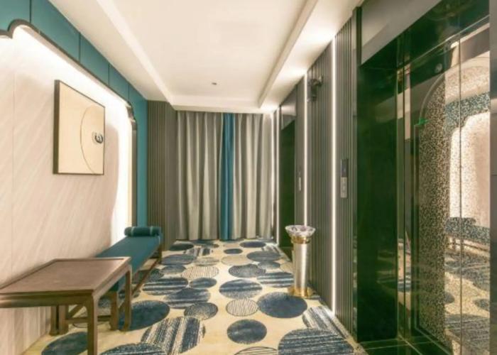 Sunshine Holiday Hotel