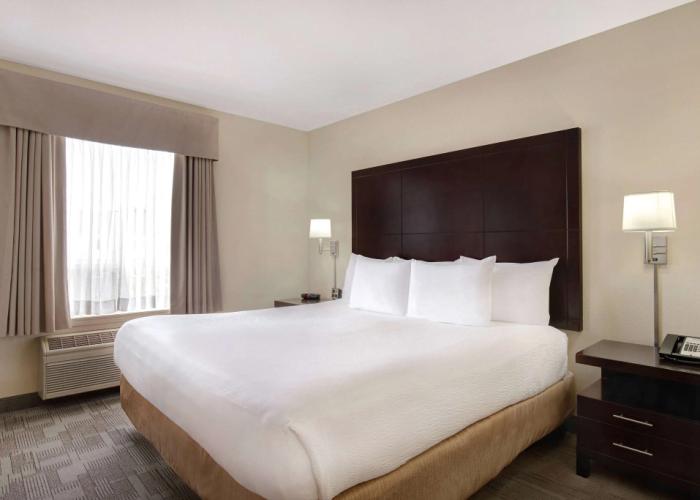 Days Inn by Wyndham Medicine Hat