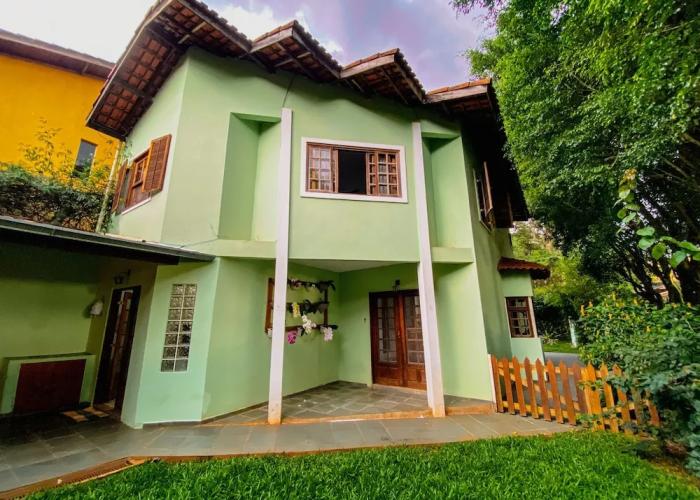 Casa confortável com churrasqueira na Granja Viana