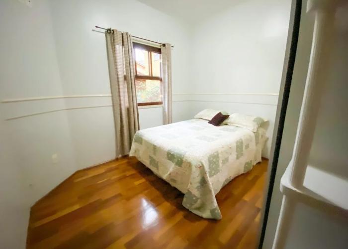 Casa confortável com churrasqueira na Granja Viana