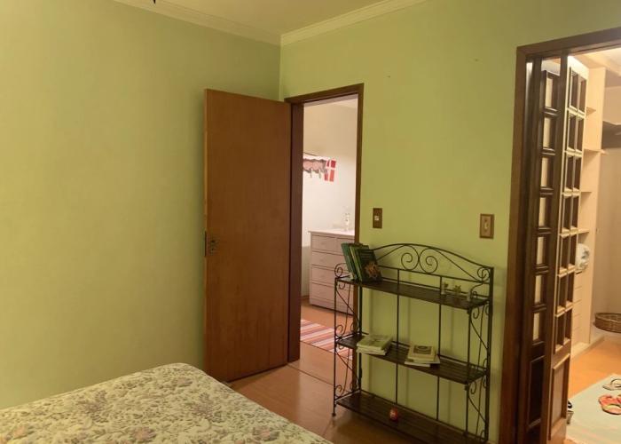 Espaço gourmet e home-office na Granja Viana