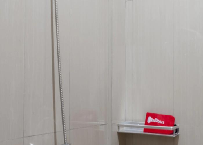 RedDoorz Syariah Plus near Trans Studio Cibubur