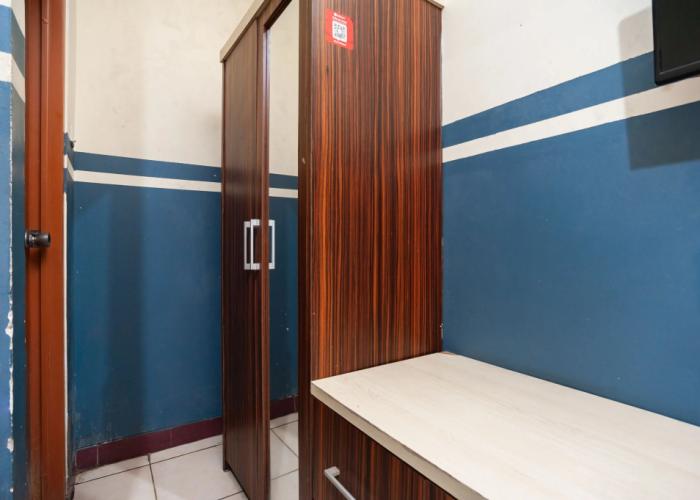 RedDoorz Plus near Universitas Indonesia