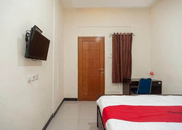 RedDoorz Plus near Universitas Indonesia