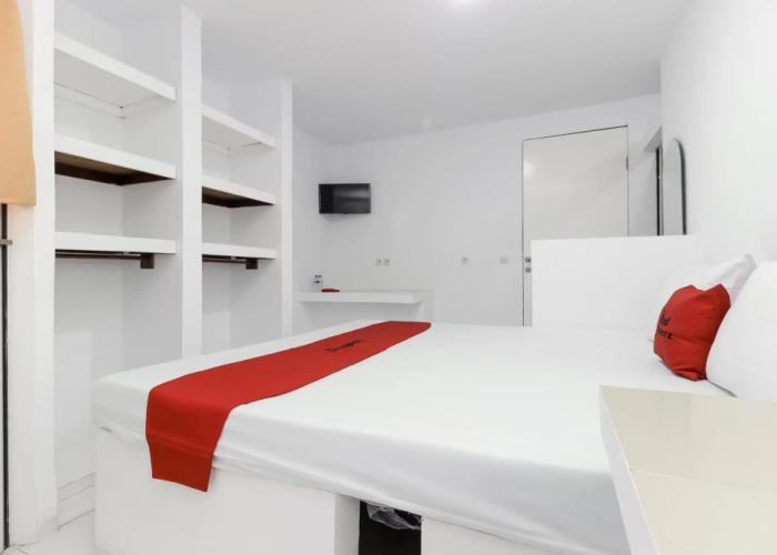 RedDoorz near Margo City