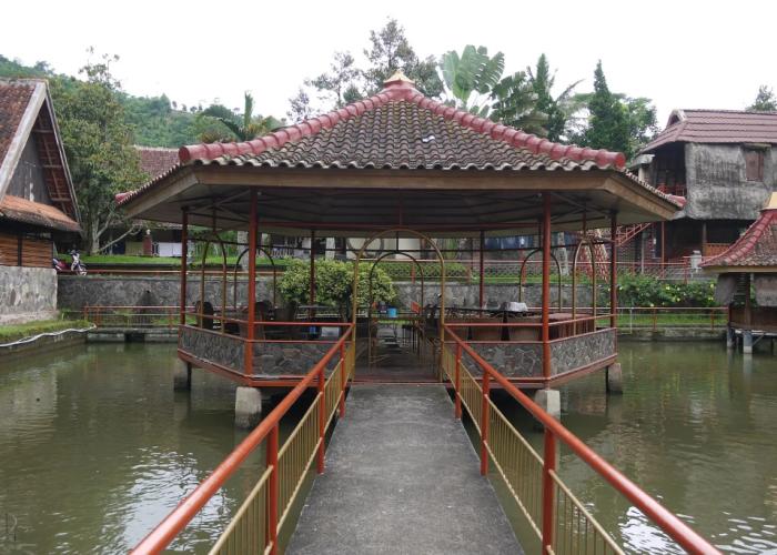 Kampung Pa'go Resort Hotel