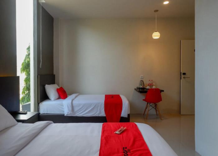 RedDoorz Plus near Solo Baru
