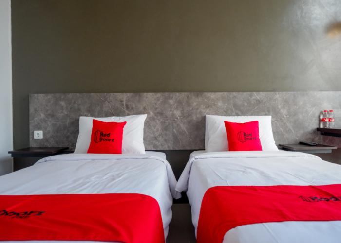 RedDoorz Plus near Solo Baru