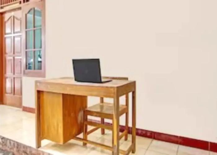 SPOT ON 92434 Puri Kasih Guest House Syariah