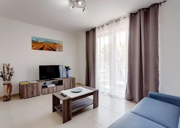 Centric and Modern Apartment Close to Amenities