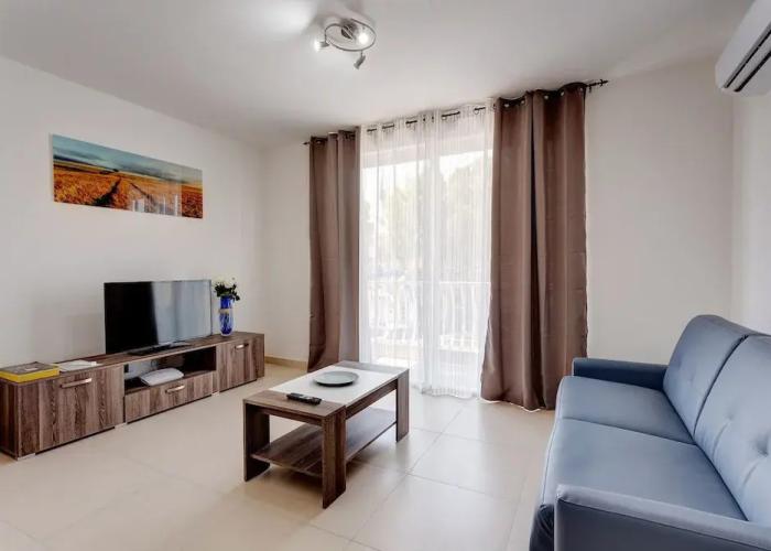 Centric and Modern Apartment Close to Amenities