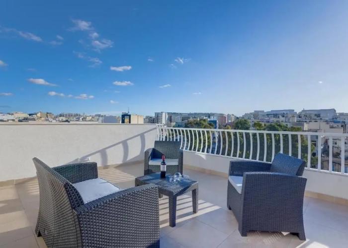 Centric and Modern Penthouse Close to Amenities