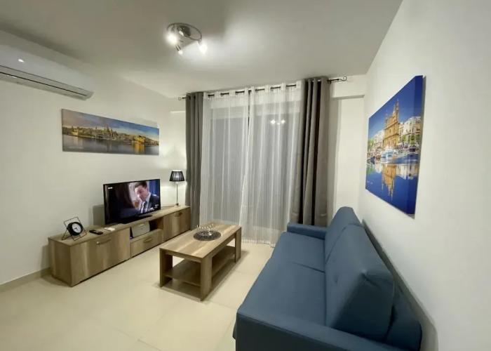 Centric and Modern Penthouse Close to Amenities