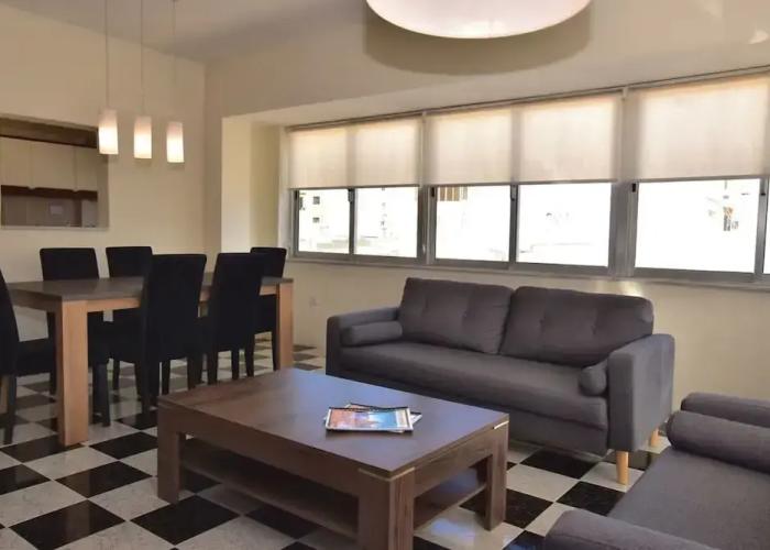 Bright and Central 2 Bedroom With Harbour View