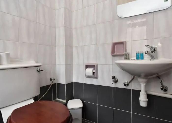 2 Bedroom Central Spacious With Sea Views