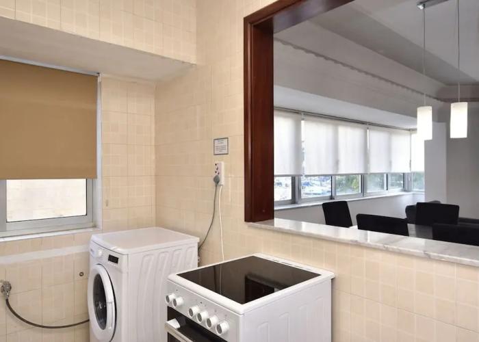 Bright Spacious 2 Bedroom With Marina View