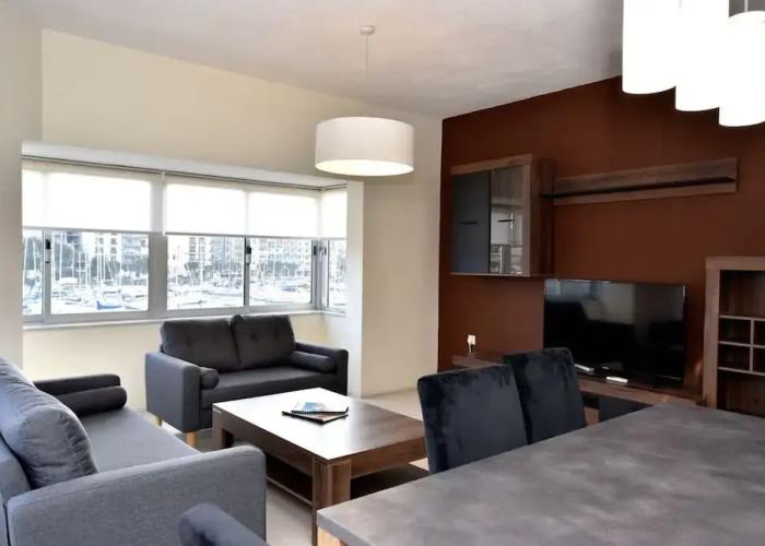 Bright Spacious 2 Bedroom With Marina View