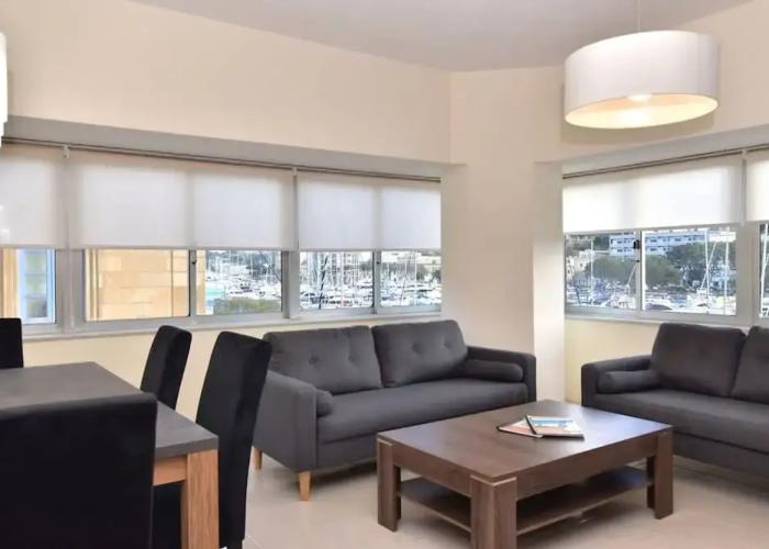 Bright Spacious 2 Bedroom With Marina View