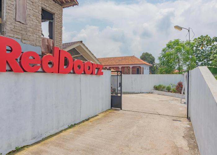 RedDoorz Syariah @ Tambak Mekar Street Subang