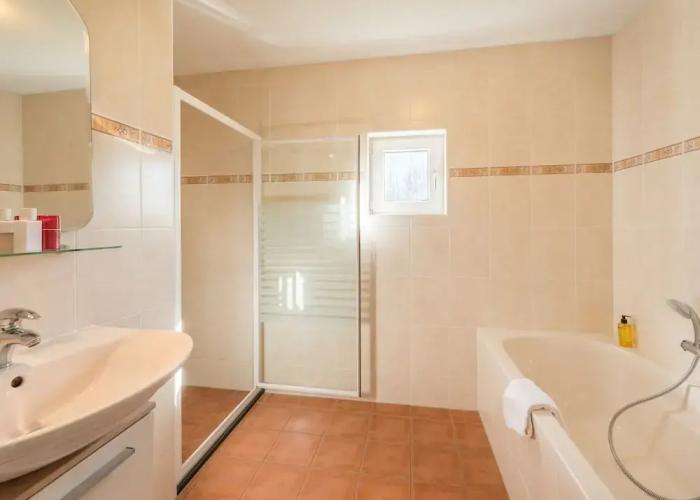 Detached Villa With Washing Machine, Around a Lake Area
