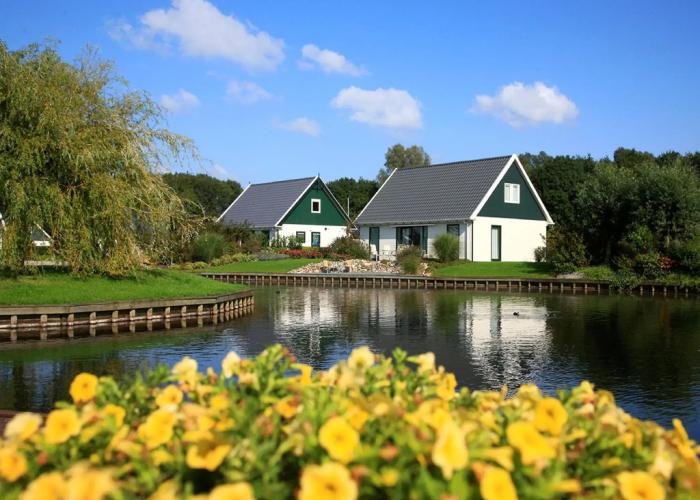 Detached Villa With Washing Machine, Around a Lake Area