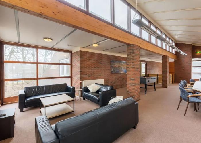 Well Furnished Home for Groups with Fireplace near Water