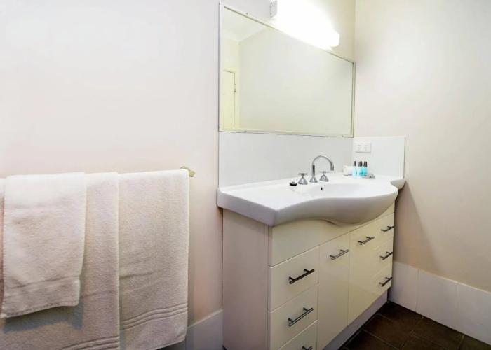 Mackellar Motel