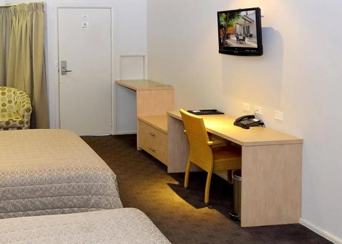 Mackellar Motel