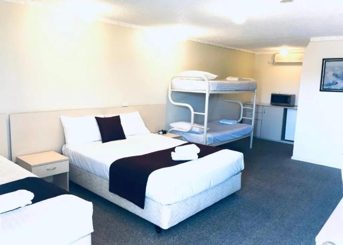 Overlander Motor Lodge