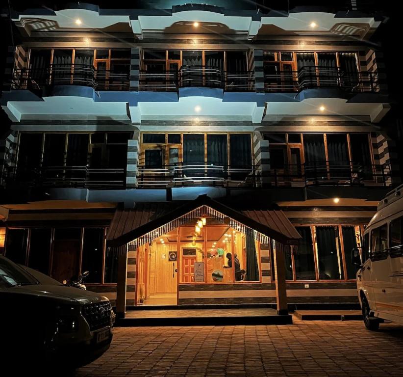 фото Hotel Mid Orchard Kasol (Riverside)