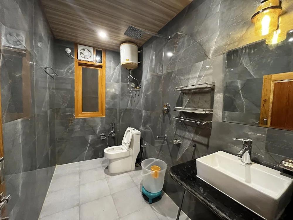 фото Hotel Mid Orchard Kasol (Riverside)