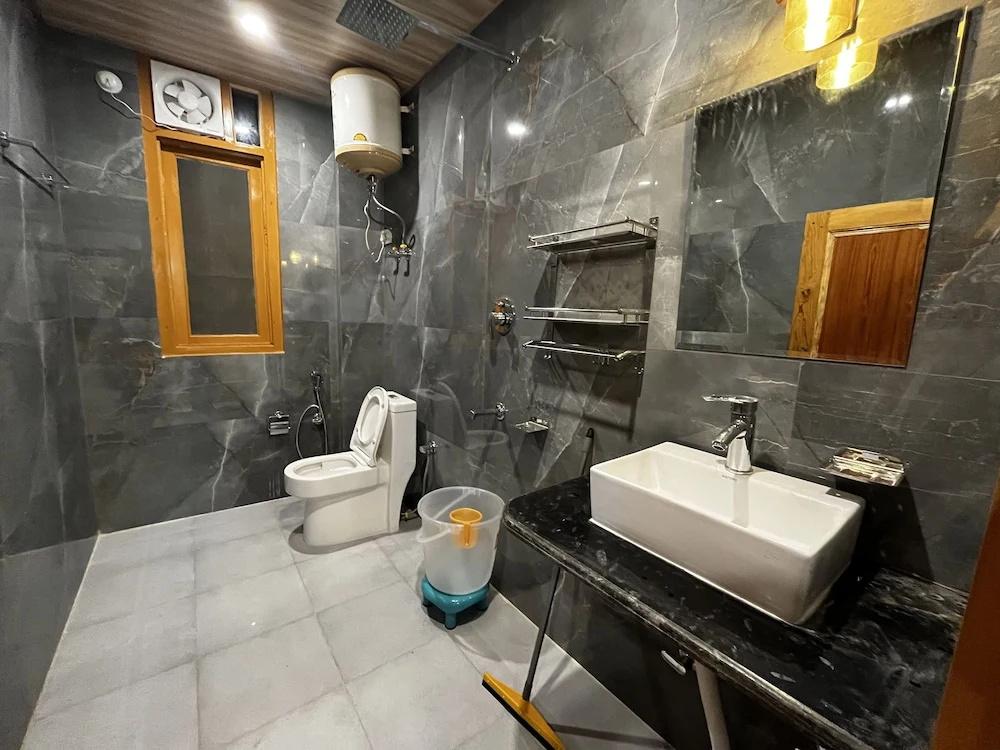 фото Hotel Mid Orchard Kasol (Riverside)