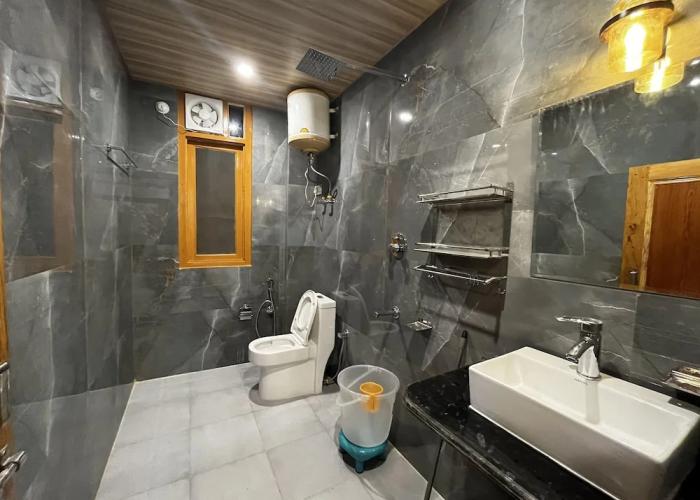 Hotel Mid Orchard Kasol (Riverside)