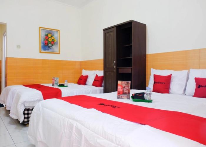 RedDoorz near STAB Syailendra Kopeng