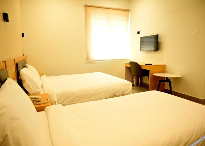 Dreamotel Luxury Suites and Rooms