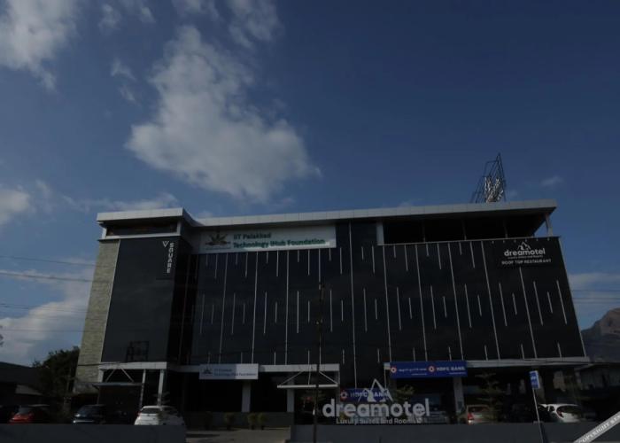 Dreamotel Luxury Suites and Rooms