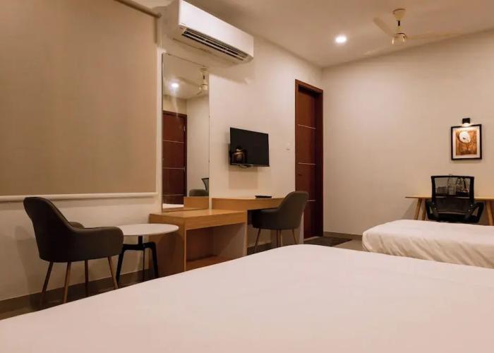 Dreamotel Luxury Suites and Rooms