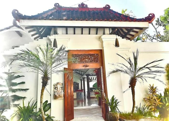 Yogyakarta Tropicana Villa
