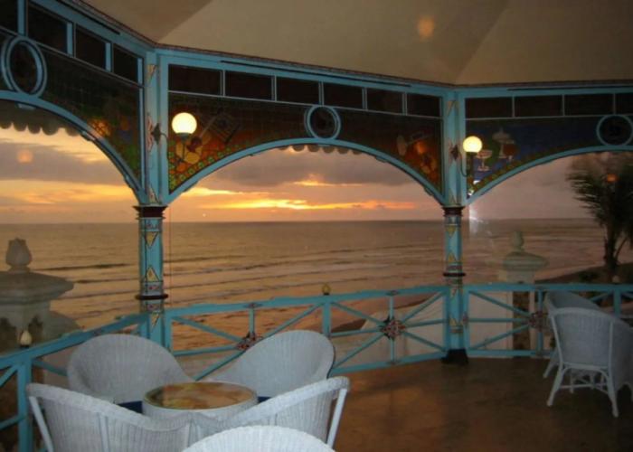 Queen of The South Resort