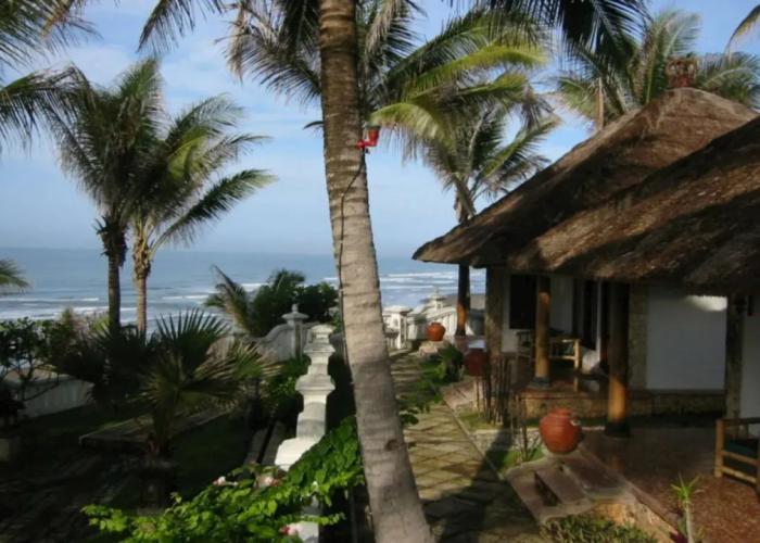 Queen of The South Resort
