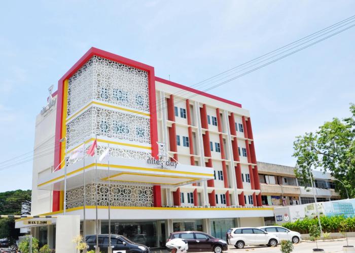 Nite & Day Batam Jodoh Square