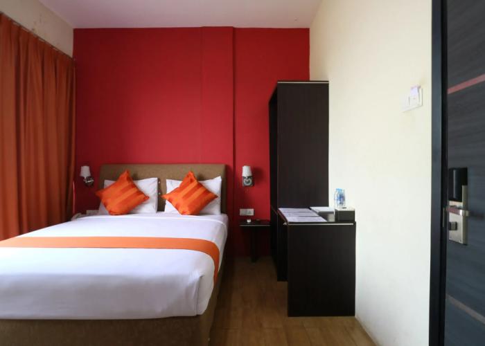 Blitz Hotel Batam Near Sultan Mahmud Ri'ayat Shah Mosque