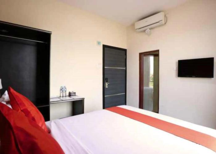 Blitz Hotel Batam Near Sultan Mahmud Ri'ayat Shah Mosque