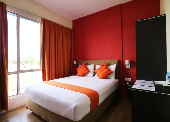 Blitz Hotel Batam Near Sultan Mahmud Ri'ayat Shah Mosque