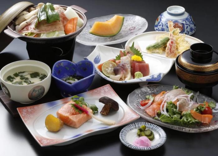 Yuyado Kuttari Onsen Lake Inn