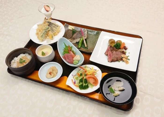 Yuyado Kuttari Onsen Lake Inn