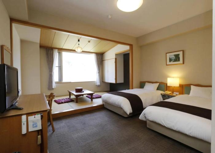 Yuyado Kuttari Onsen Lake Inn