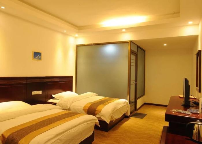 Deqin Zangkangyuan Business Hotel