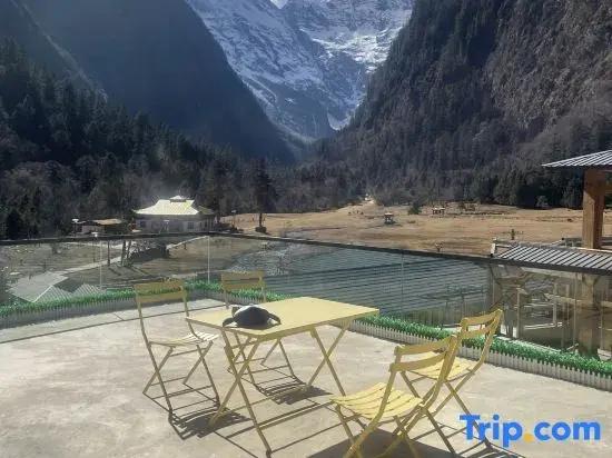 Yubeng Holiday Inn